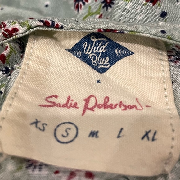 Wild Blue x Sadie Robertson baby blue floral top with crochet details / S / EUC - Picture 9 of 11